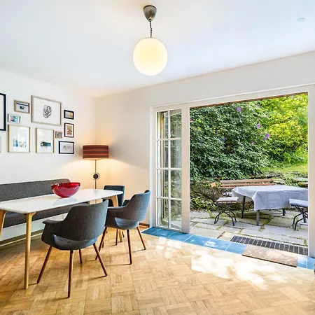 Semesterbostad Haus Berlar